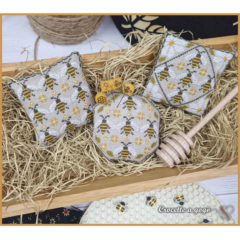 Tiny Stitch Things ~ Bee by Crocette a gogo