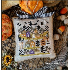 Halloween Tiny Village chart by Crocette a gogo
